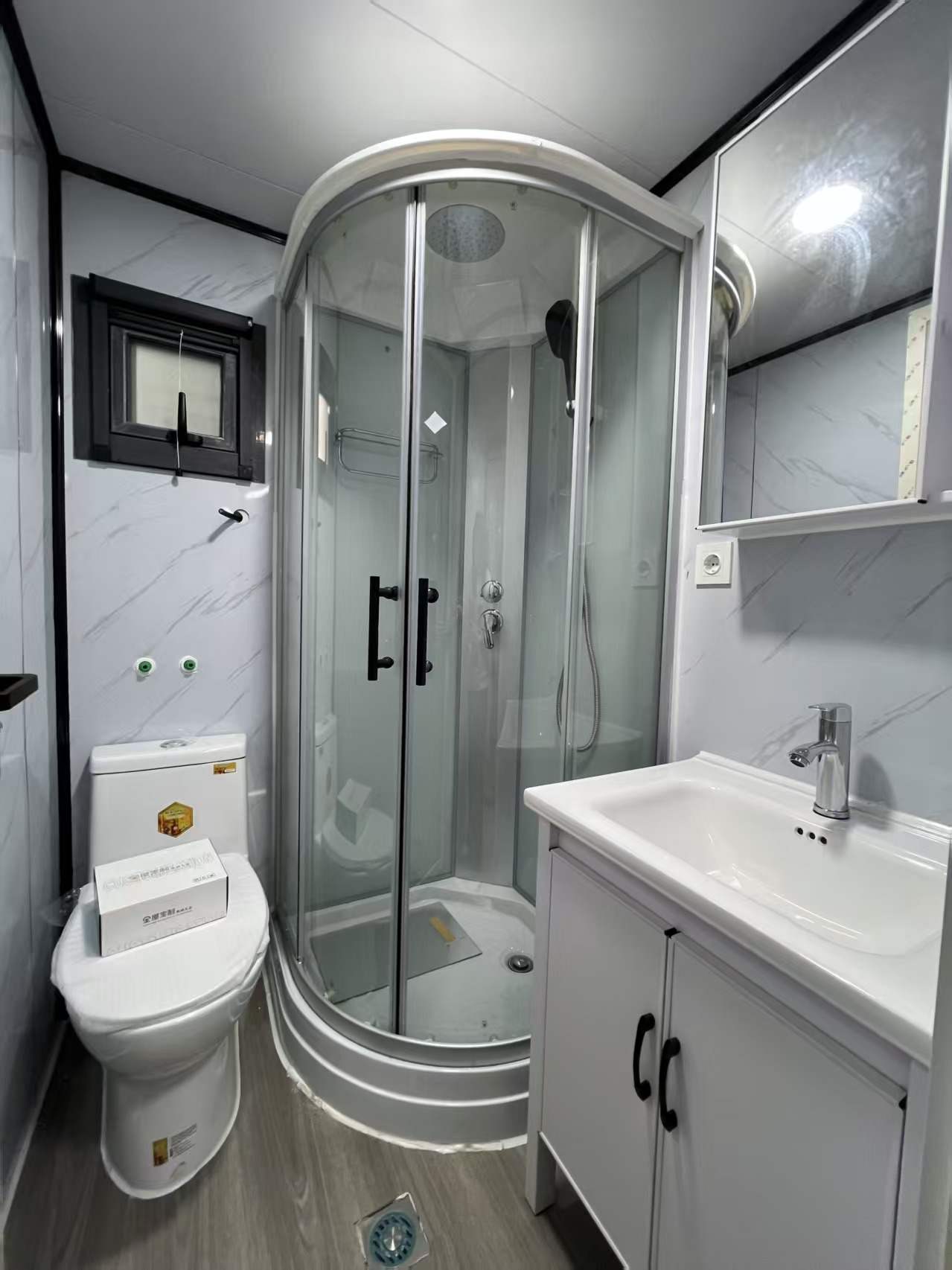 Tiny Homes Expandable & Fully Equipped